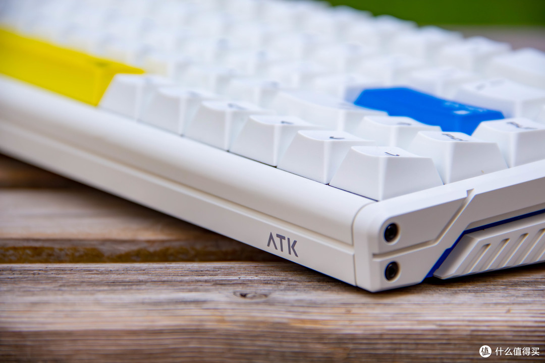 再打不过,真不能赖键盘了!除了性能还是性能 ATK RS6 Ultra评测