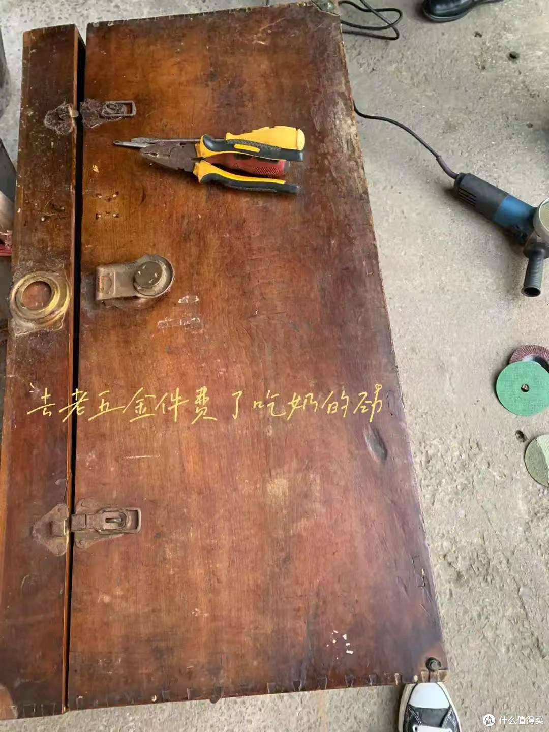 旧樟木箱华丽变身复古茶几