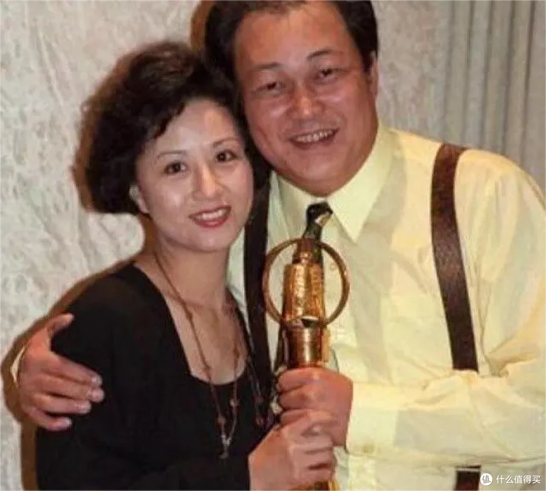 “包拯”金超群重病,他对小23岁的娇妻说:如果我死,你可以改嫁