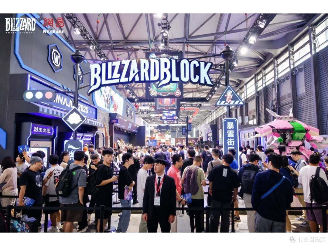 2025CJ暴雪展台首日:签绘现场的热血与细节