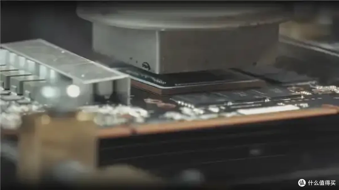 从烤箱走出来的RX 7800 XT：重新焊接核心+显存起死回生