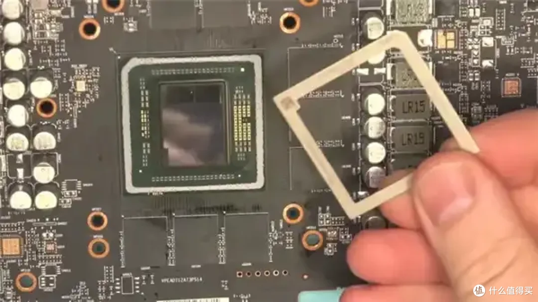 从烤箱走出来的RX 7800 XT：重新焊接核心+显存起死回生