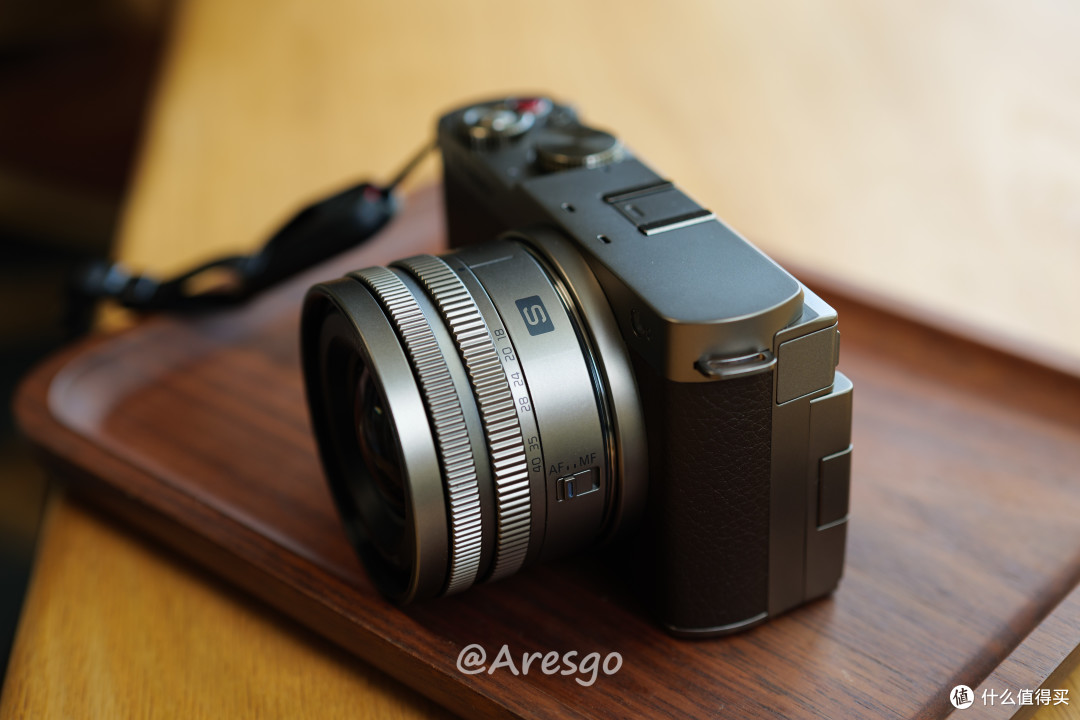 『本站首晒』沉迷“洗衣机”——LUMIX S9钛金版开箱对比A7C2