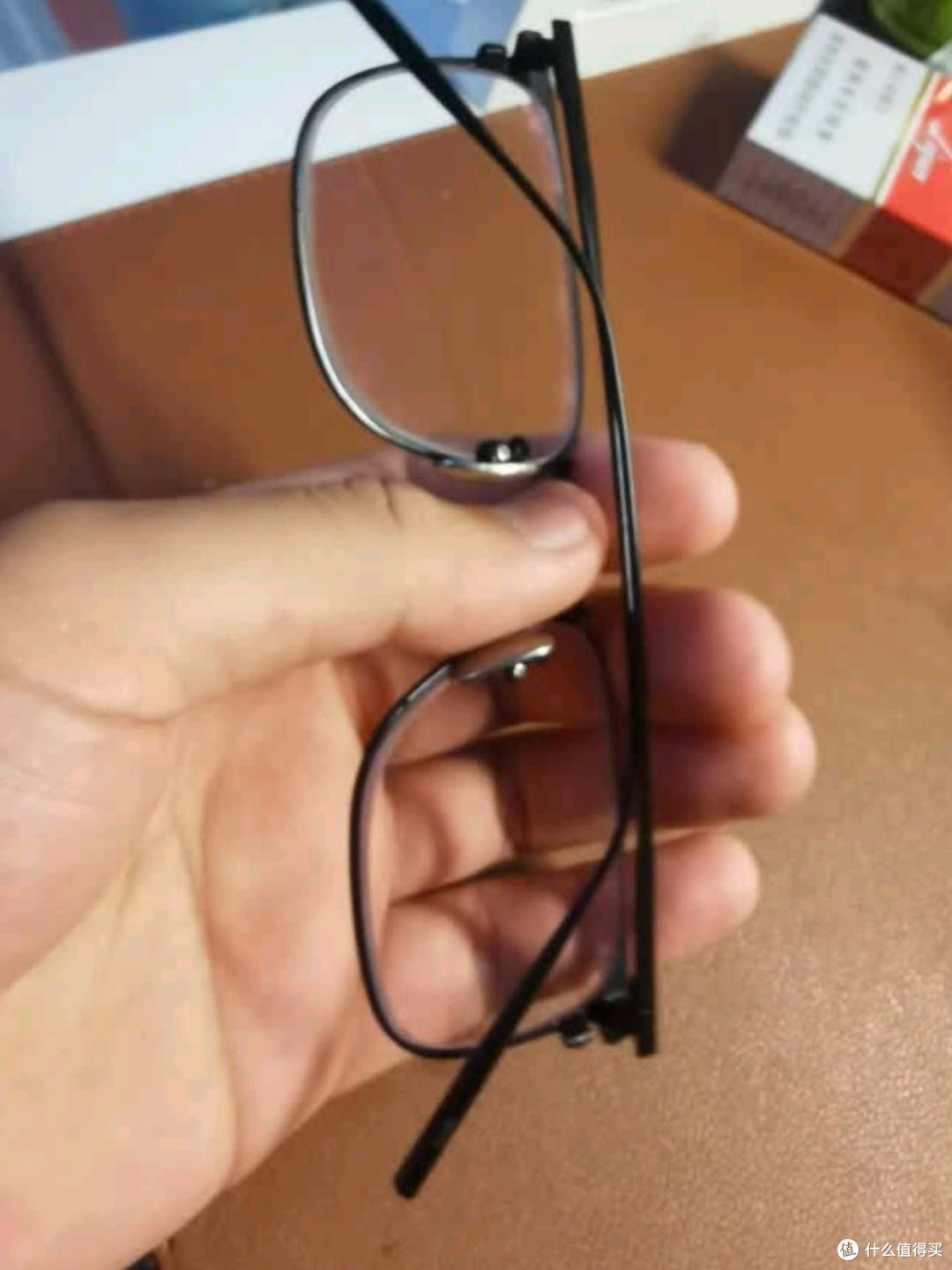 目匠超轻钛近视眼镜框：商务场景下的防蓝光与轻量化平衡术
