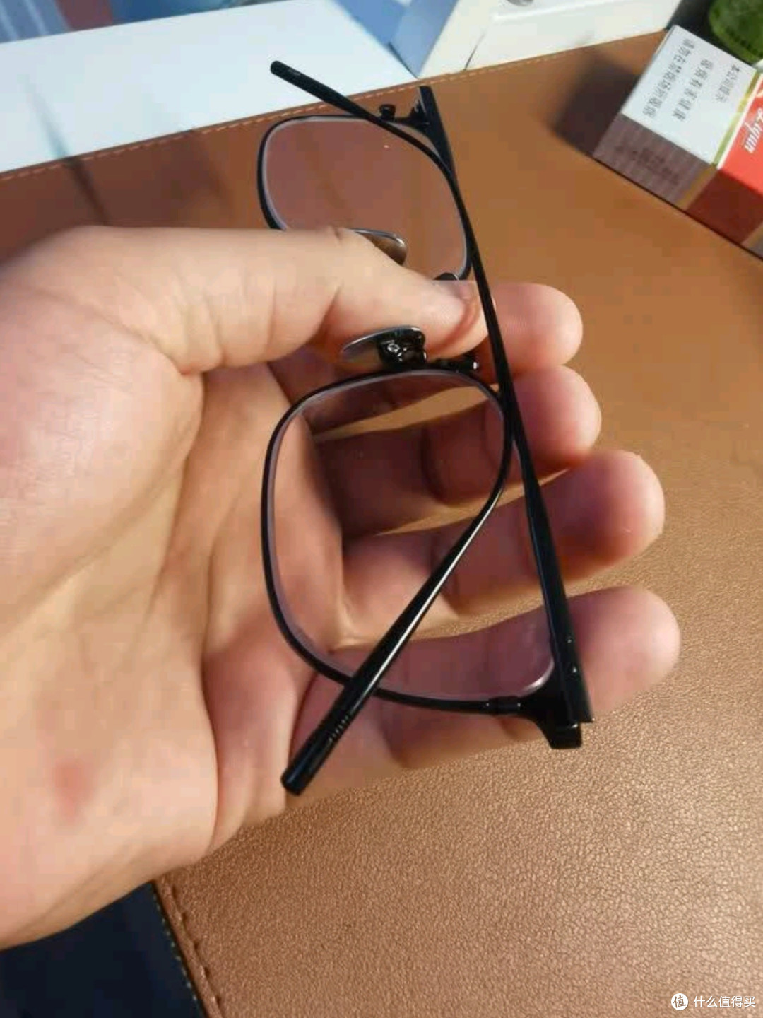 目匠超轻钛近视眼镜框：商务场景下的防蓝光与轻量化平衡术