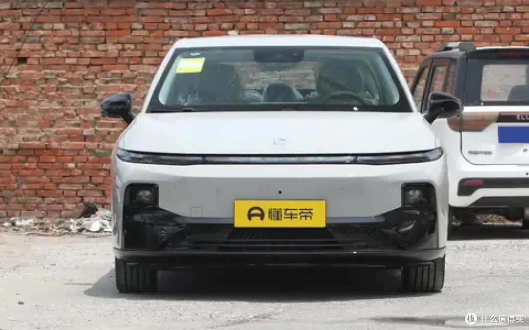 纯电家用车怎么选？零跑B01 VS 领克Z20，看完就知道答案了