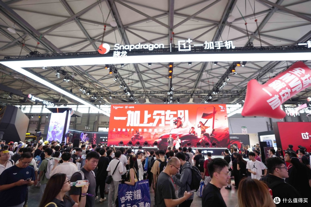 一加手机携旗舰亮相CJ2025 重构移动游戏体验边界