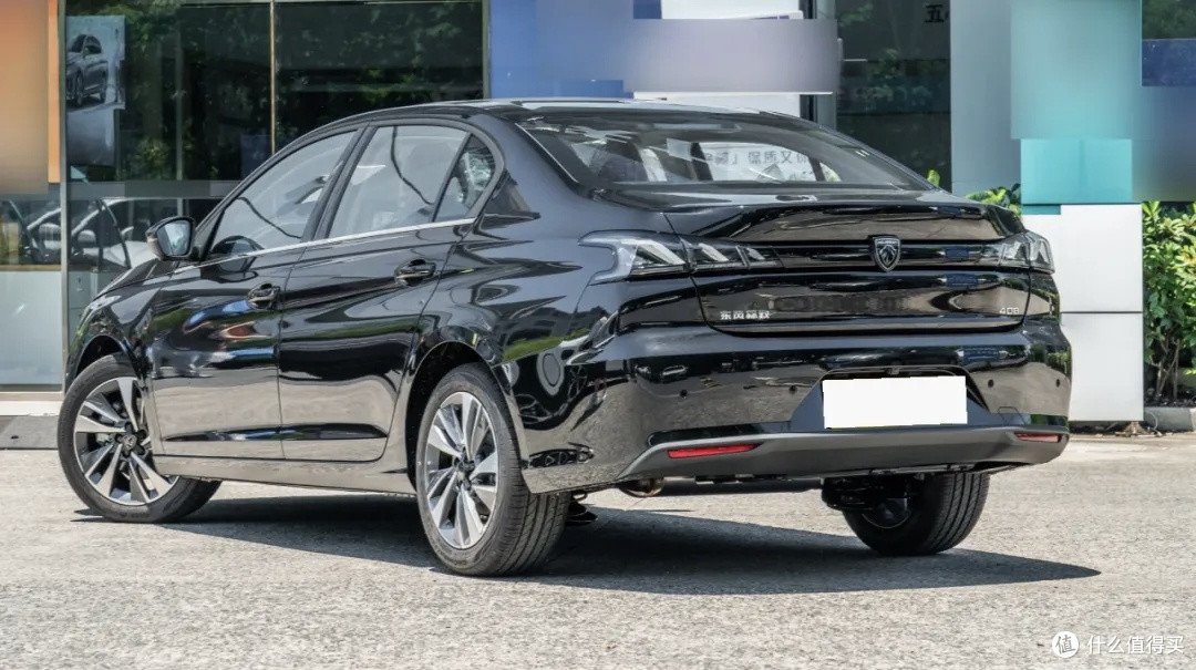 这才是“豪横合资车”！魔毯底盘+爱信6AT，大5座轿跑，仅8万