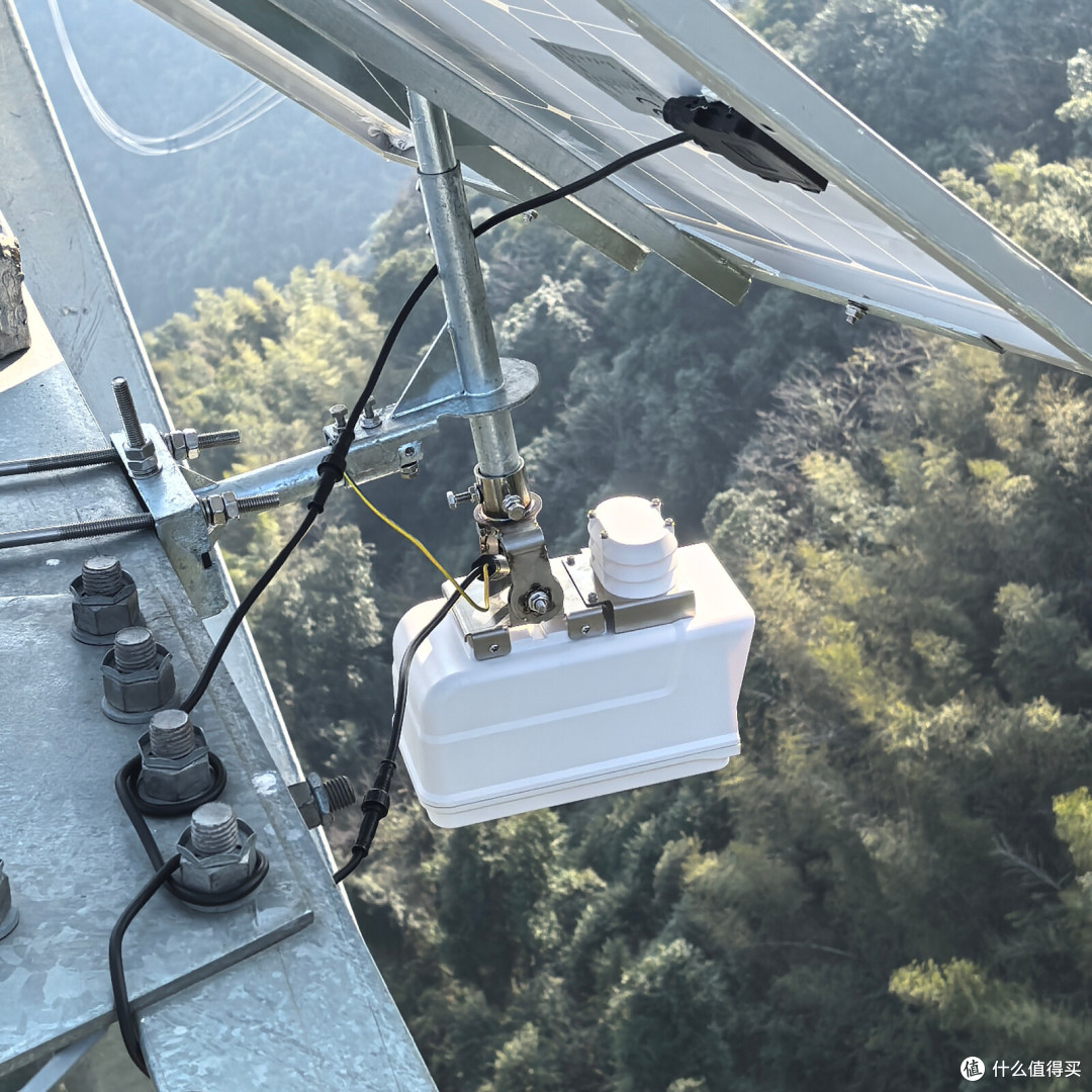带摄像头的覆冰监测装置让风险可视化