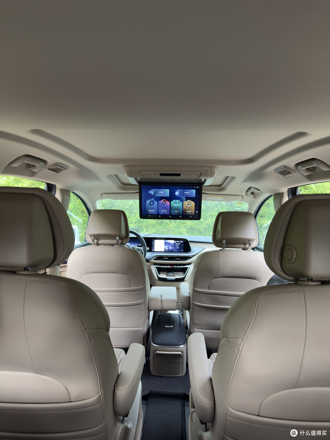 别克gl8,作为mpv大哥的从容,升级潮派精灵吸顶电视