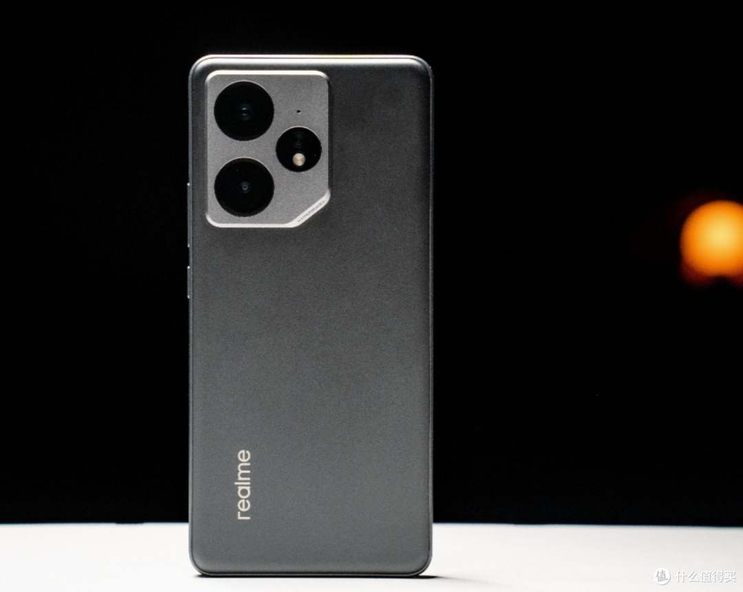 一千出头也能买到好手机?来试试realme 真我 Neo7SE 暗凯铁骑