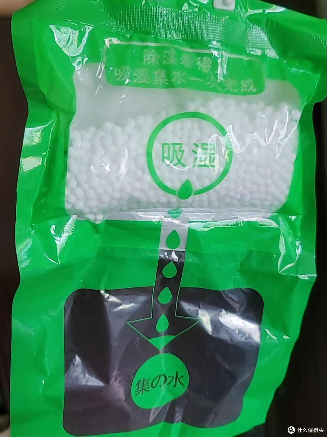 雨季衣橱防潮这事,得有点生活巧思才管用。