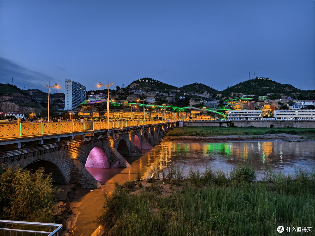 夜幕下的陕北绥德县,清凉的风、绚丽的景