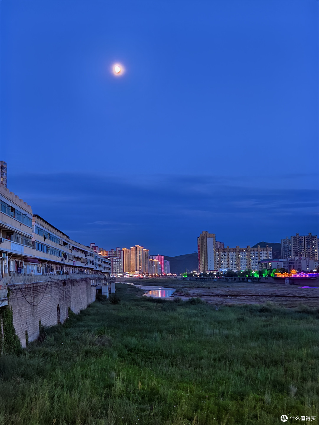 夜幕下的陕北绥德县,清凉的风、绚丽的景