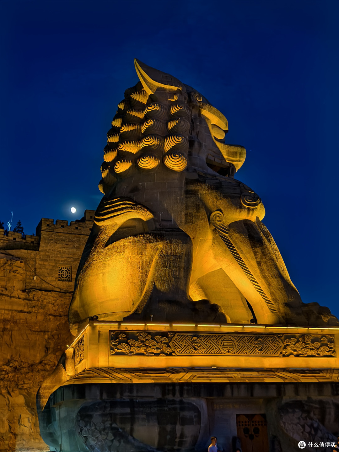 夜幕下的陕北绥德县,清凉的风、绚丽的景