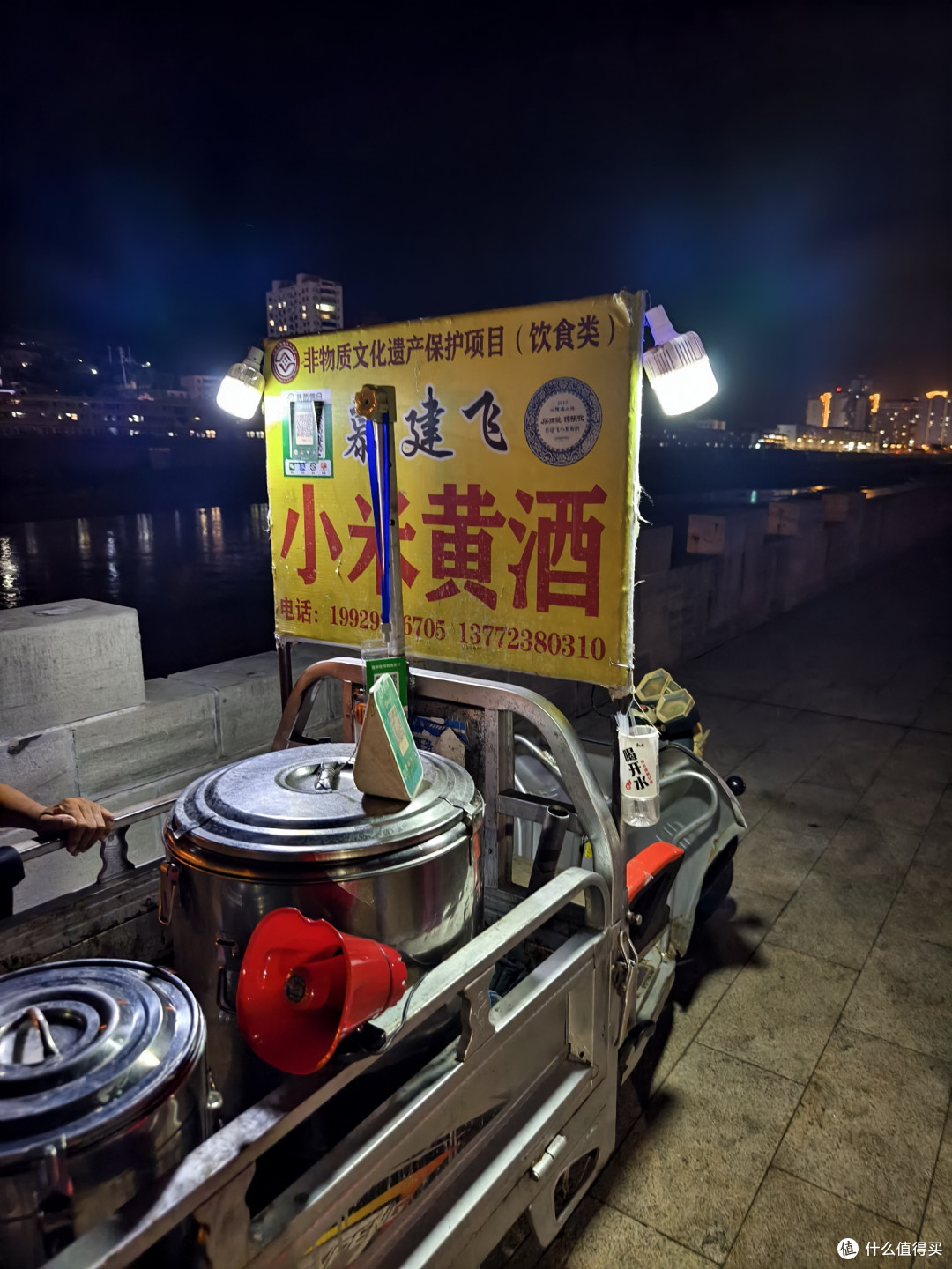 夜幕下的陕北绥德县,清凉的风、绚丽的景