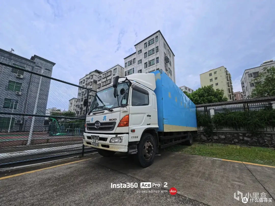 我的第一台徕卡微单！用运动相机扫街是什么体验Insta360AcePro2