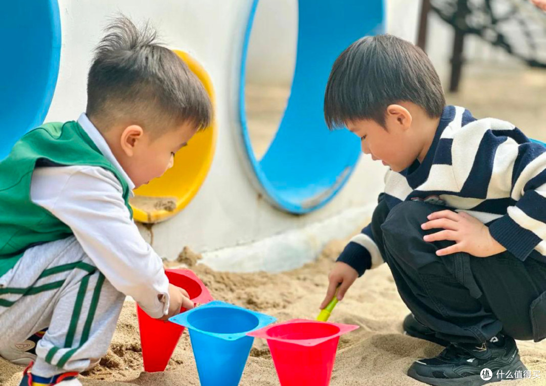 夏天带娃去公园玩沙,快乐到浑身是沙也值了