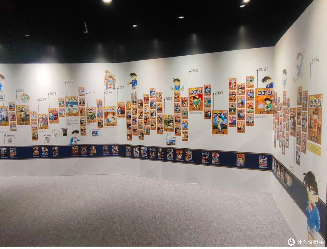 在柯南三十周年展,我蹲在展柜前数了三十次心跳