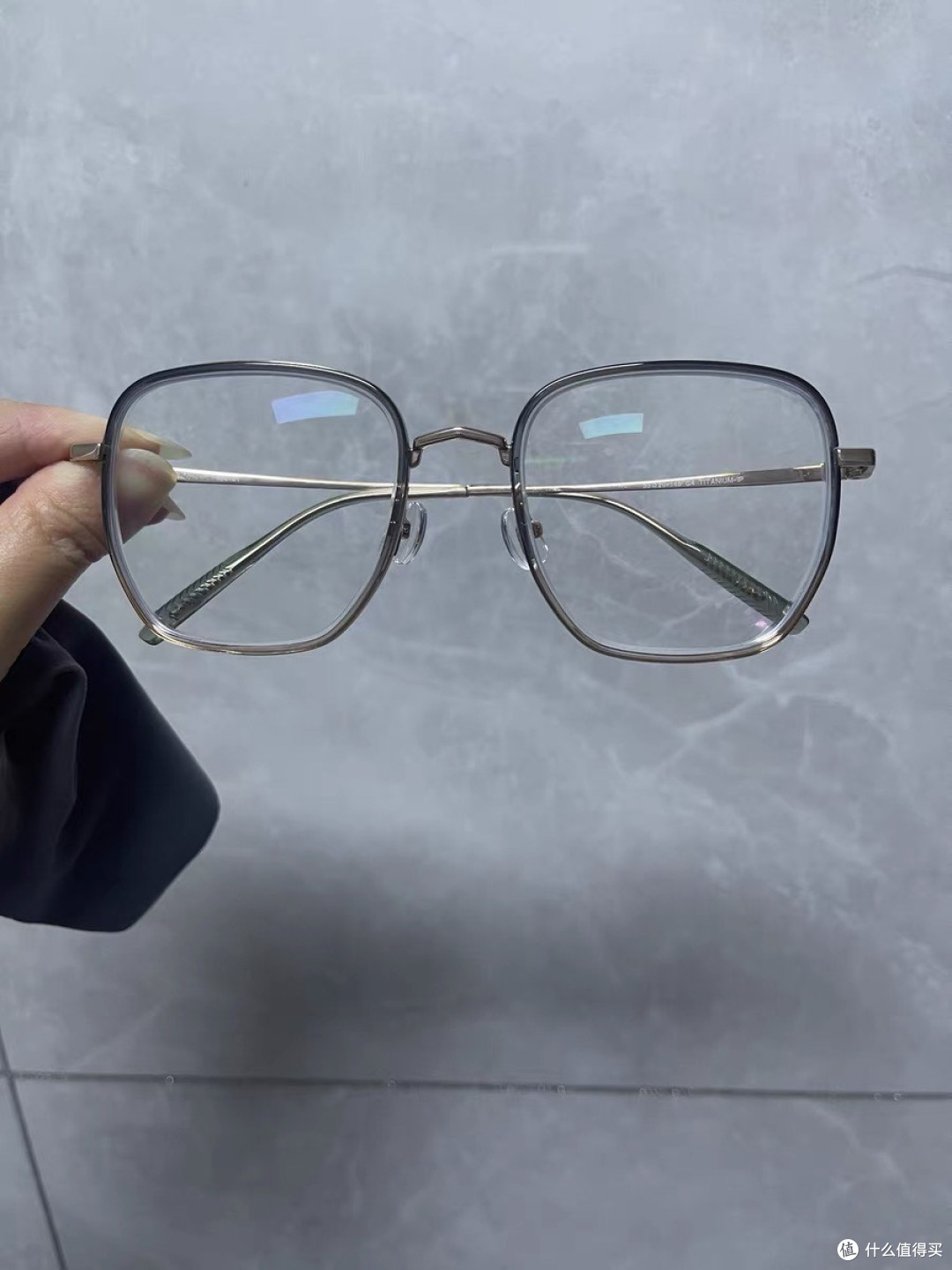 方圆之间：我的GM方框近视眼镜，一份清晰与优雅