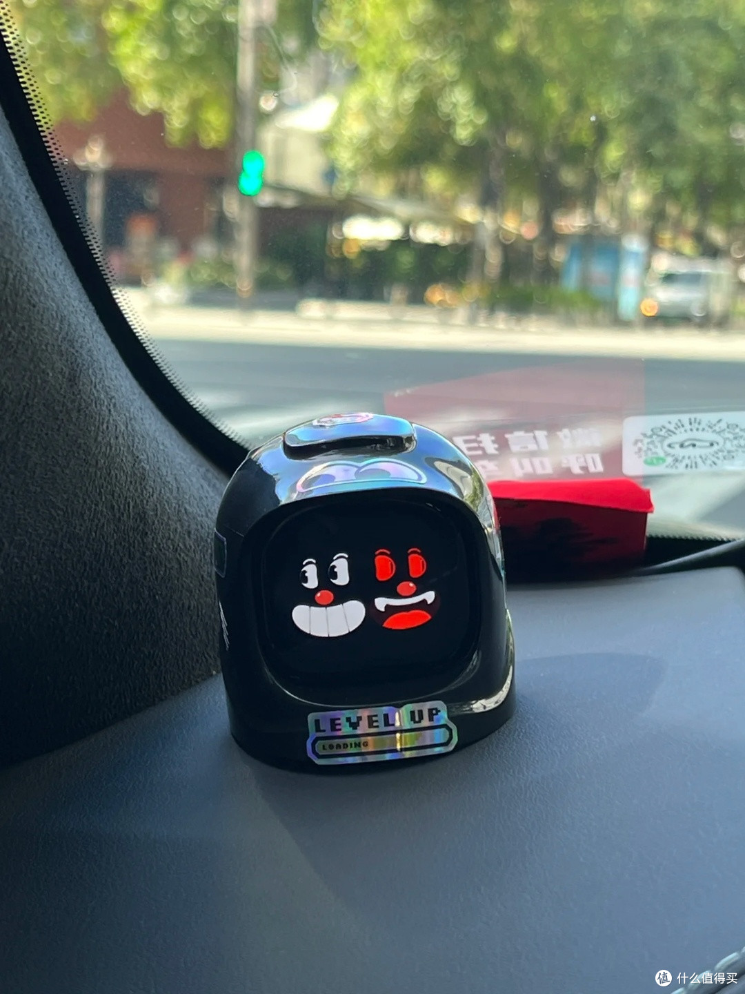 这个会卖萌的车载机器人,到底值不值得掏钱?