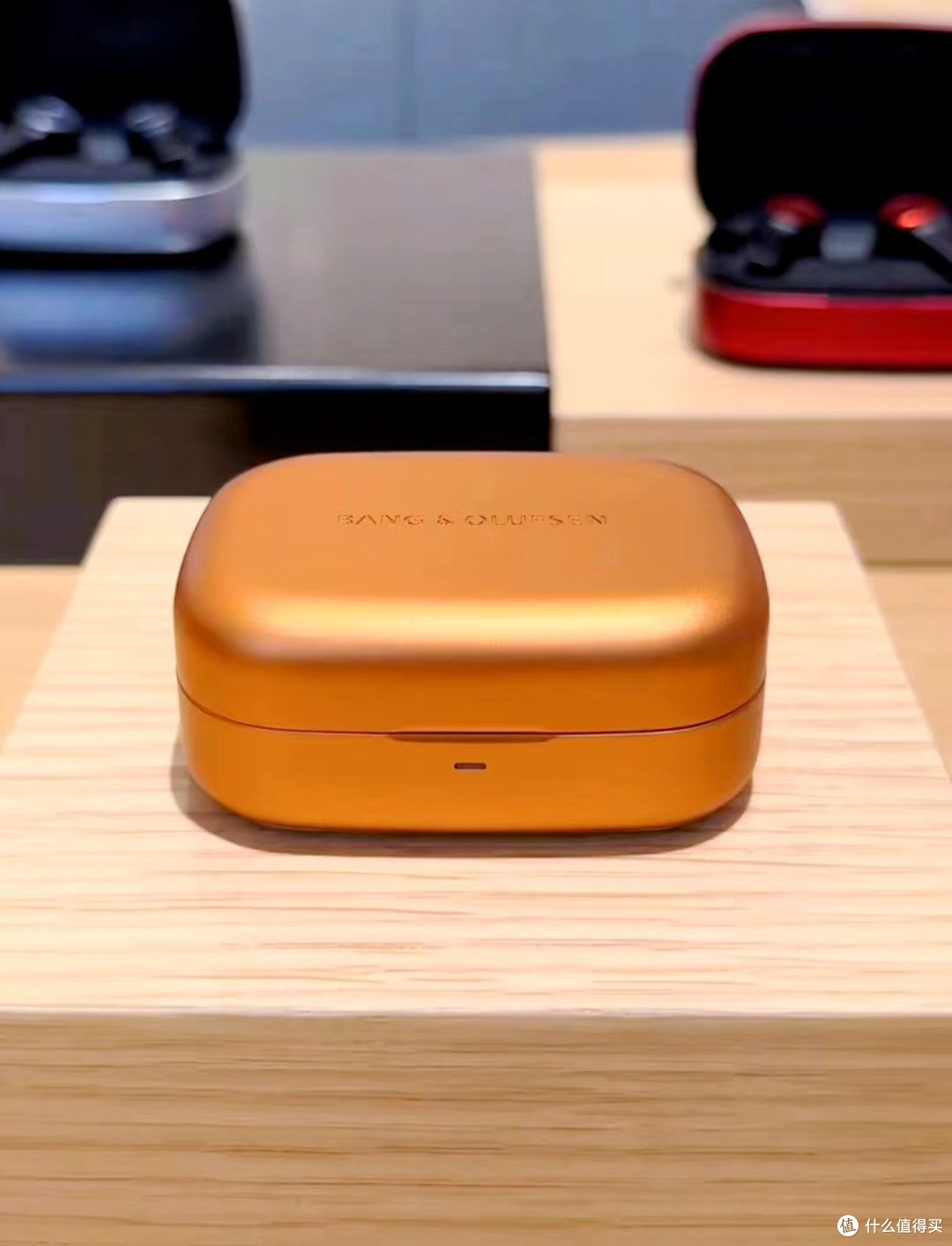 B&O Beoplay Eleven:旗舰级降噪耳机的时尚之选