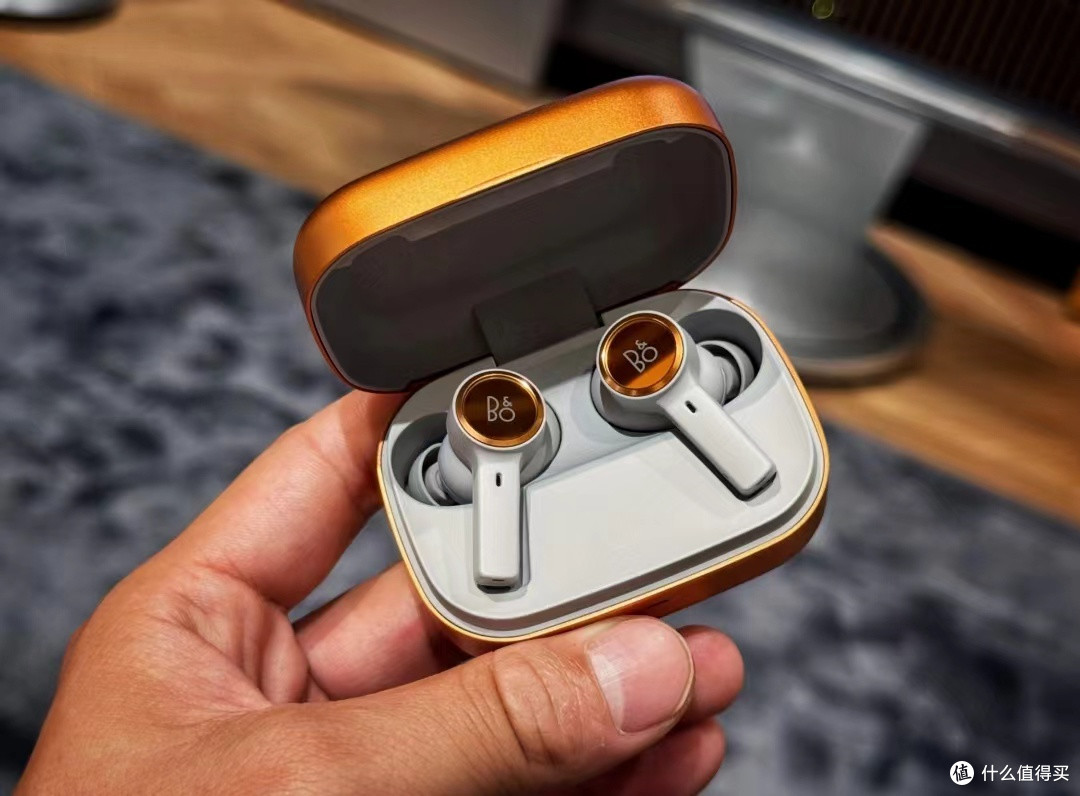 B&O Beoplay Eleven:旗舰级降噪耳机的时尚之选