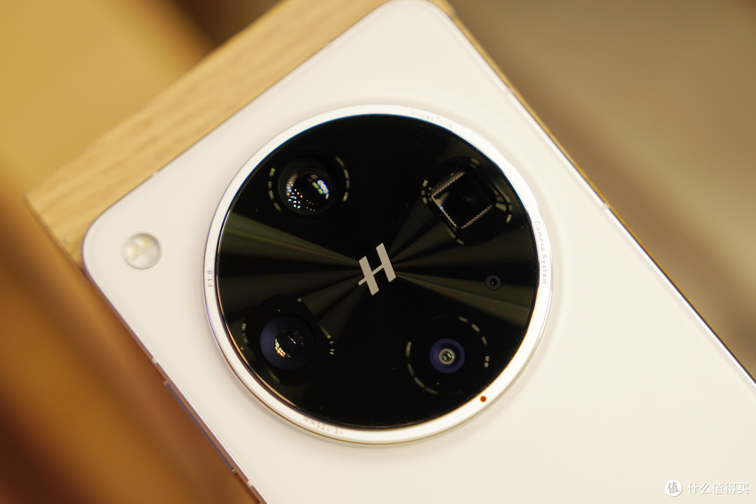 骁龙8至尊版助力旗舰性能跃迁,OPPO Find X8 Ultra值不值得买?