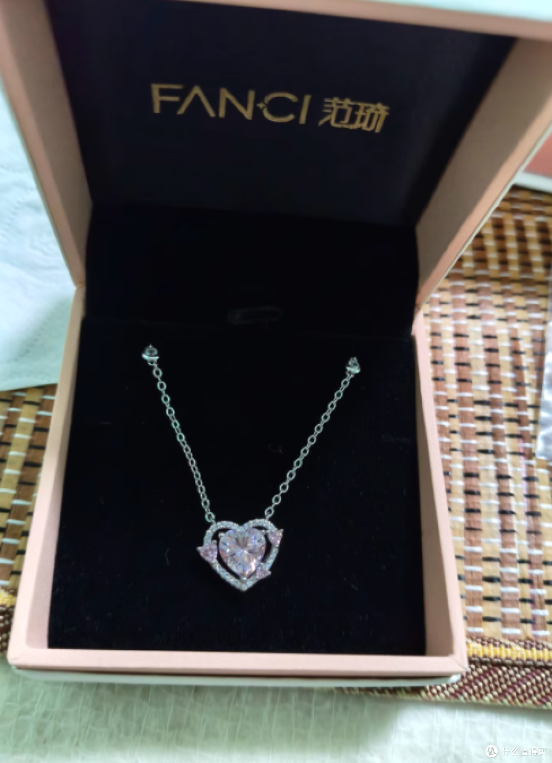 Fanci 范琦 × 王者荣耀 守护之心项链:甜蜜守护,闪耀王者魅力