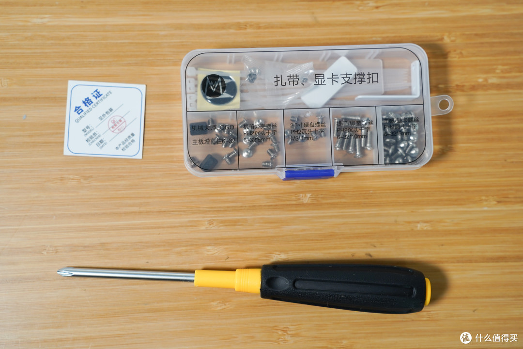 是女生粉还是猛男粉,用机械大师C28手提机箱打造桌面小电脑