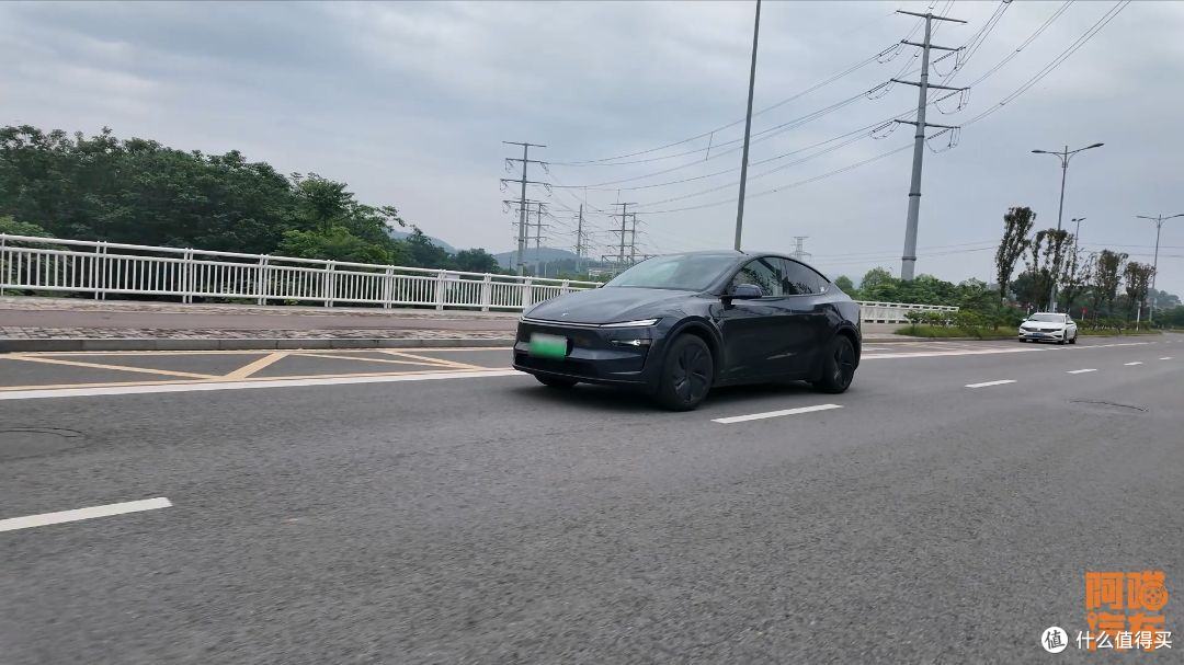买特斯拉的人不少,开通FSD的却没几个?精髓为何都不要了?