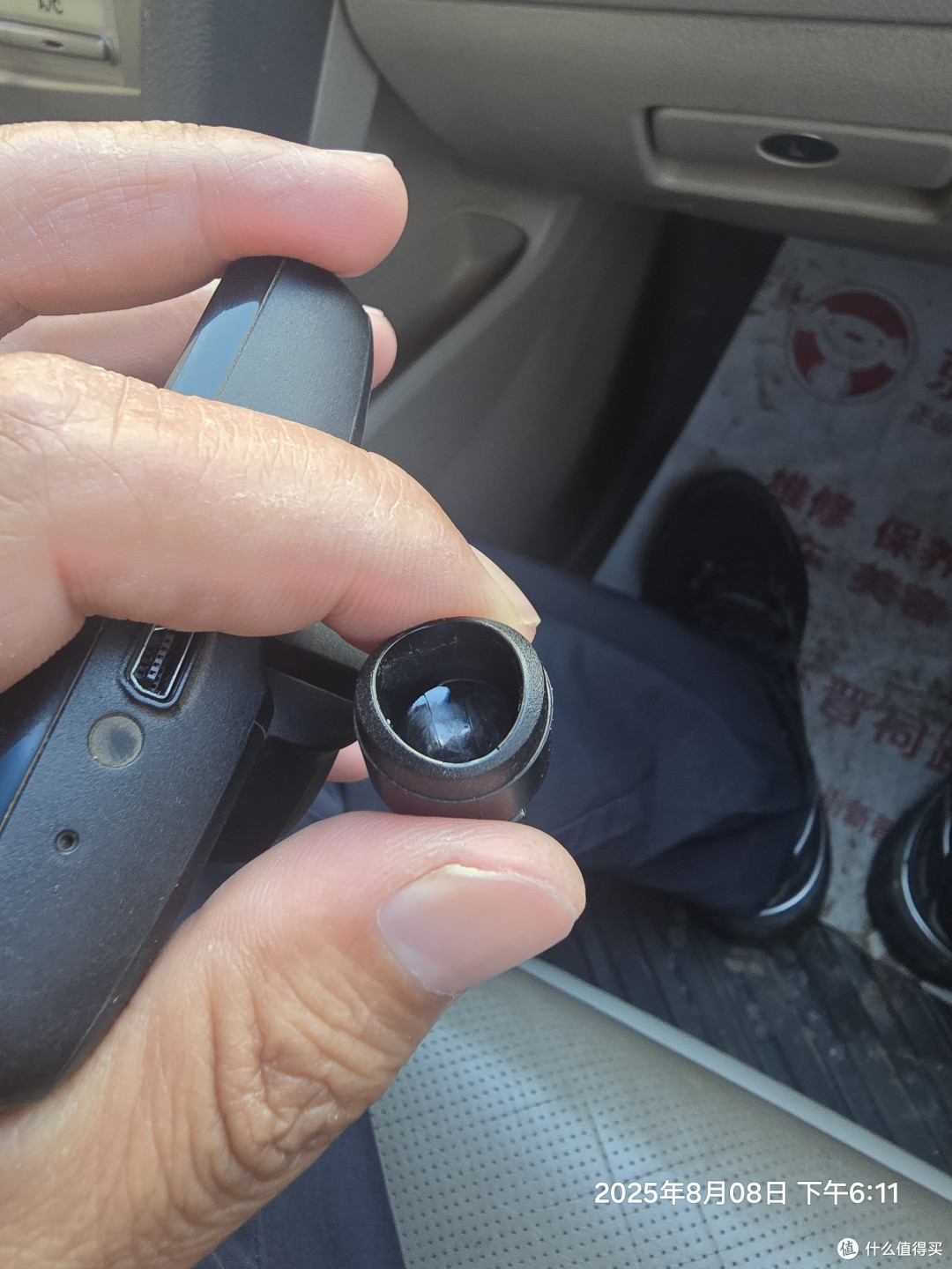几年前买的记录仪还能用 支架松了