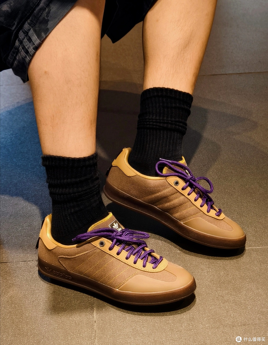 一双板鞋踏入秋日氛围感——adidas originals GAZELLE INDOOR棕色款