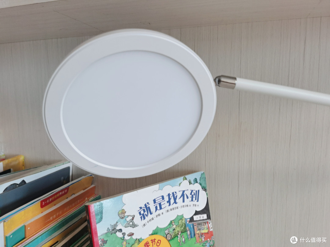 自适应调光+红光养眼,照亮学习时光的贴心伙伴,书客L1护眼台灯使用评测!
