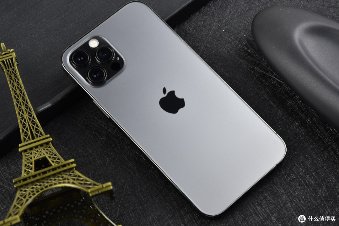 iPhone用了好几年的内置磁吸,为什么安卓手机没几家用?