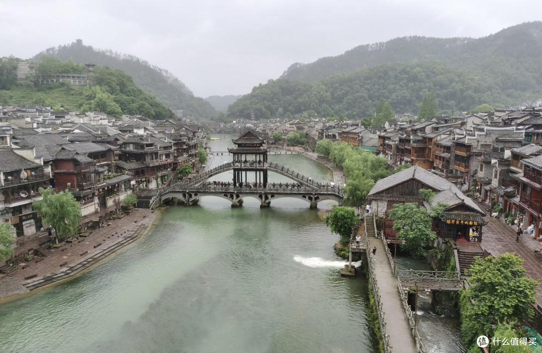 沱江银铃:凤凰古城的亲子时光褶皱