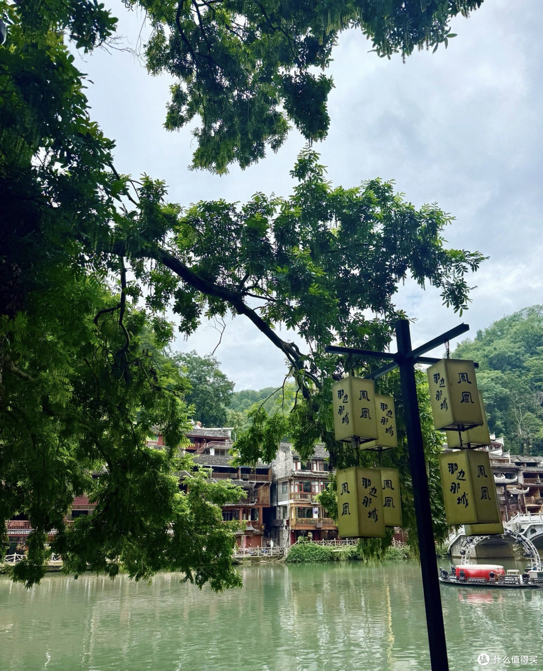 沱江银铃：凤凰古城的亲子时光褶皱