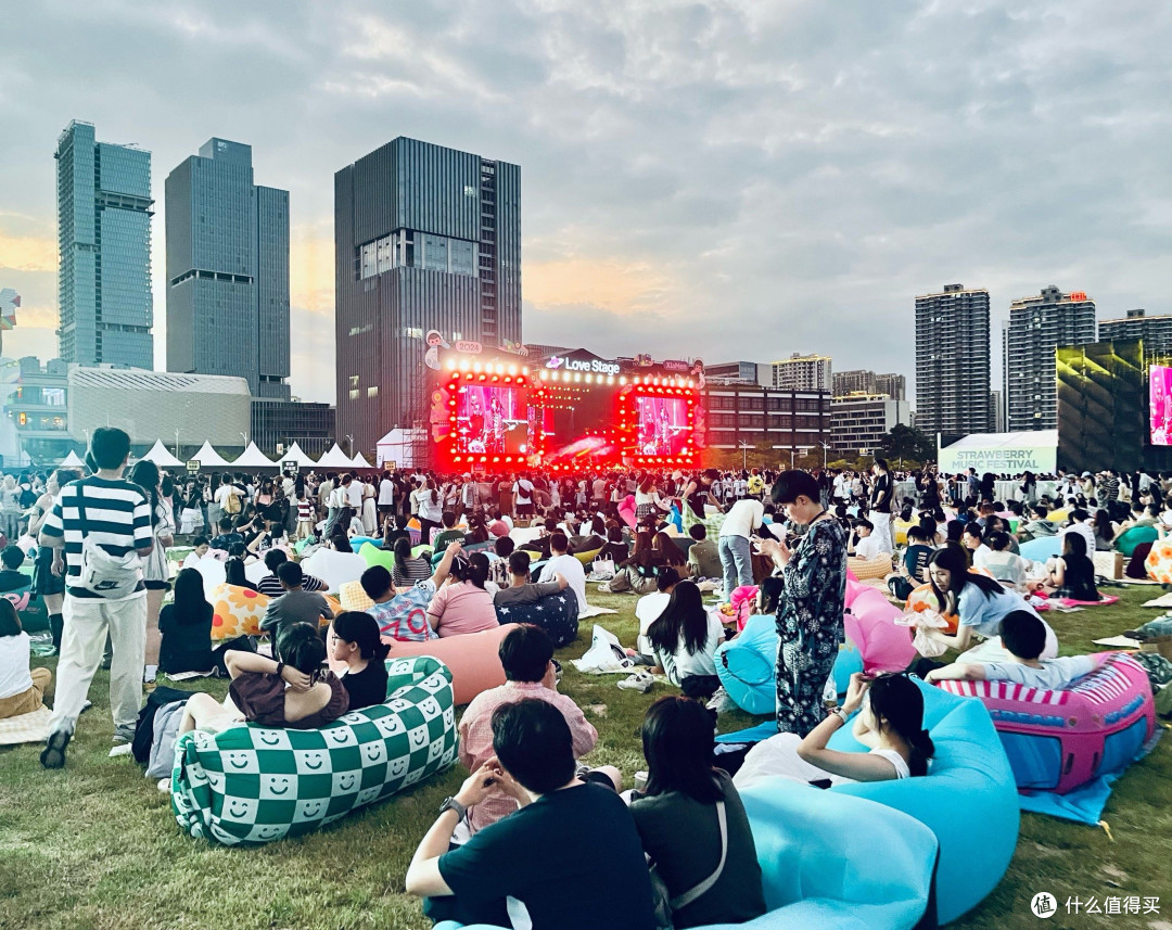 草莓音乐节:一场用音符浇筑的灵魂共振