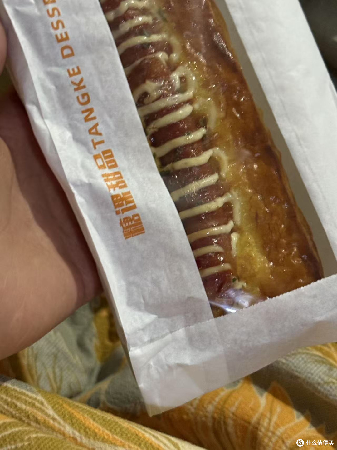 混合夹心火腿的丹麦热狗面包