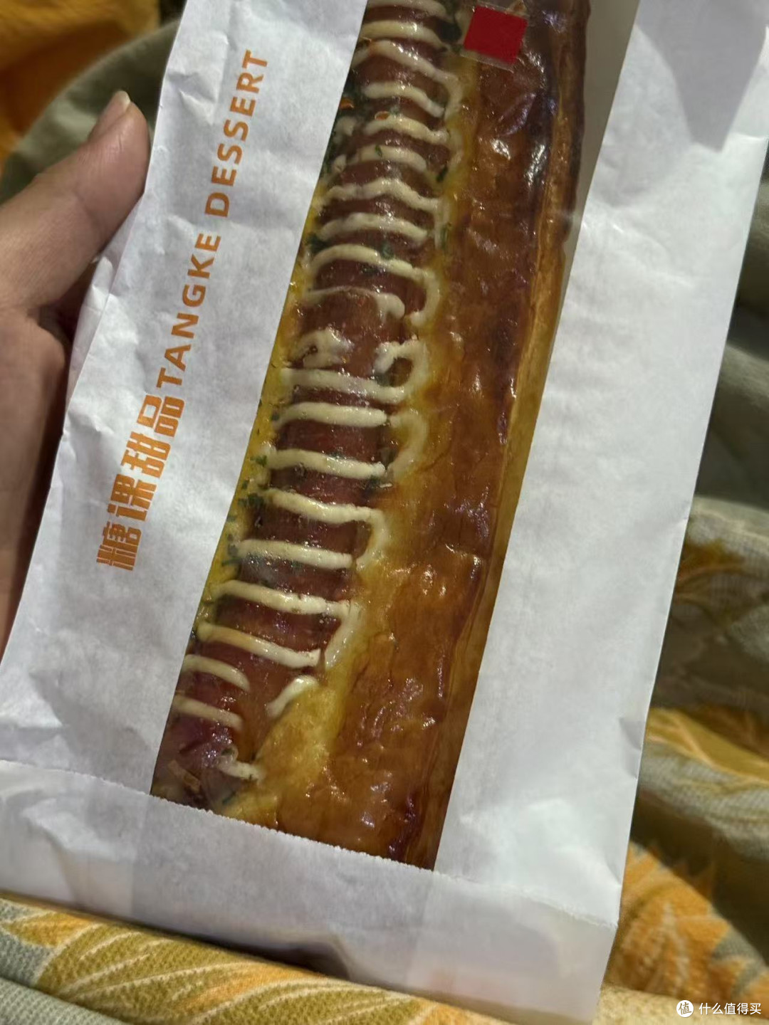混合夹心火腿的丹麦热狗面包