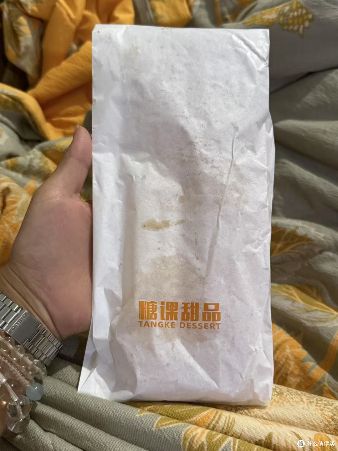 混合夹心火腿的丹麦热狗面包