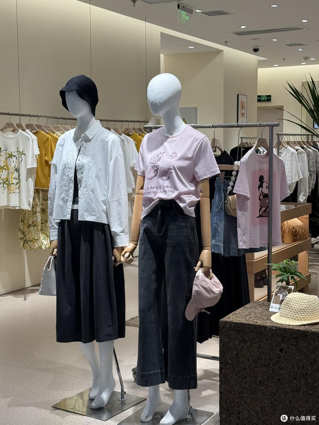 建议中年女人：衣服“买精不买杂”，这5个品牌不输香奈儿等大牌