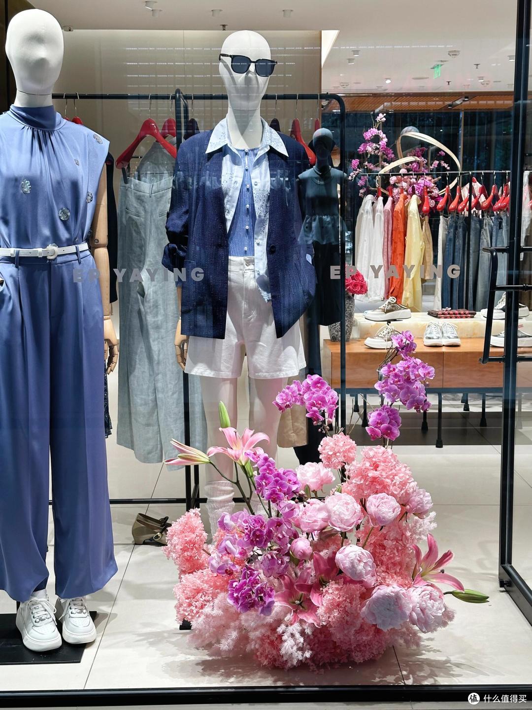 建议中年女人：衣服“买精不买杂”，这5个品牌不输香奈儿等大牌