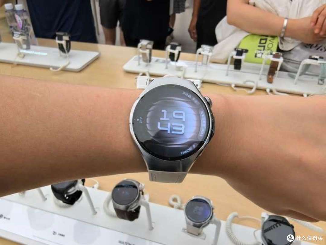 华为 WATCH 5 和 WATCH GT5 Pro 选哪个？