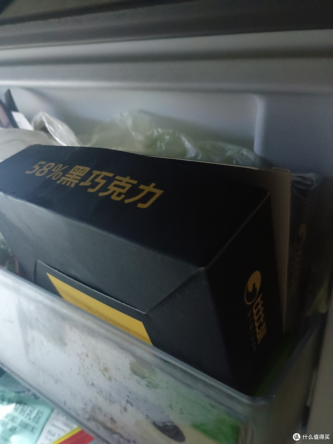 收货后放冰箱，平时自己diy装修中午饭都不准时，因为你不知道手头的活会遇到什么千奇百怪的问题会延误到什么时候才干完，饿了就塞一块巧克力，渴了就灌快乐水。