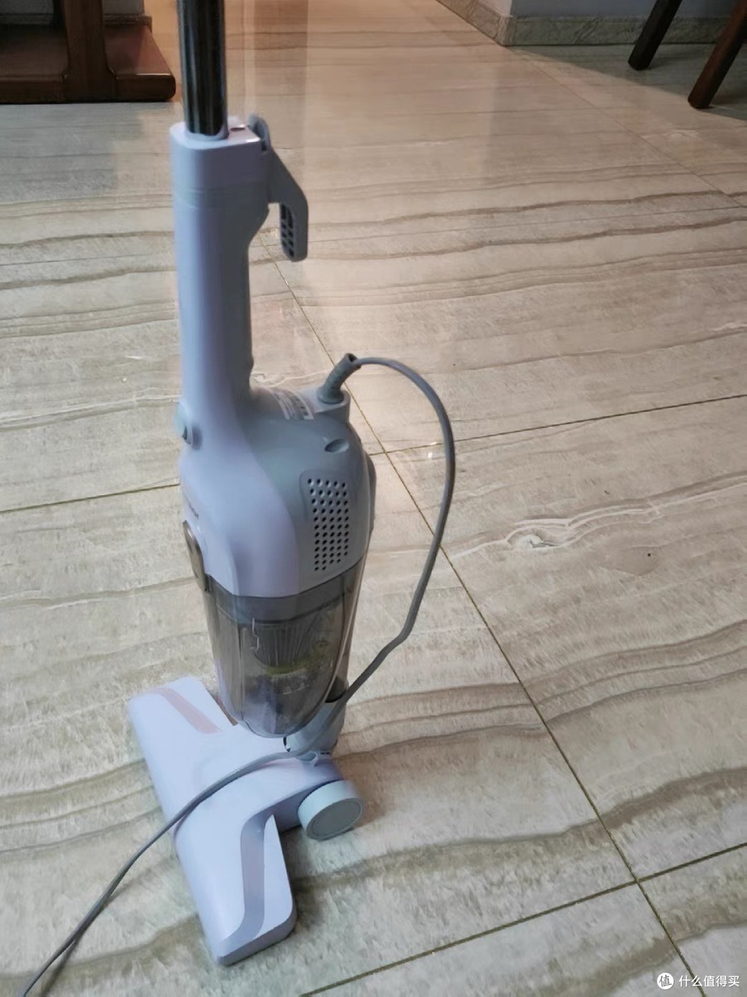 海尔吸尘器绿光显尘功能实用