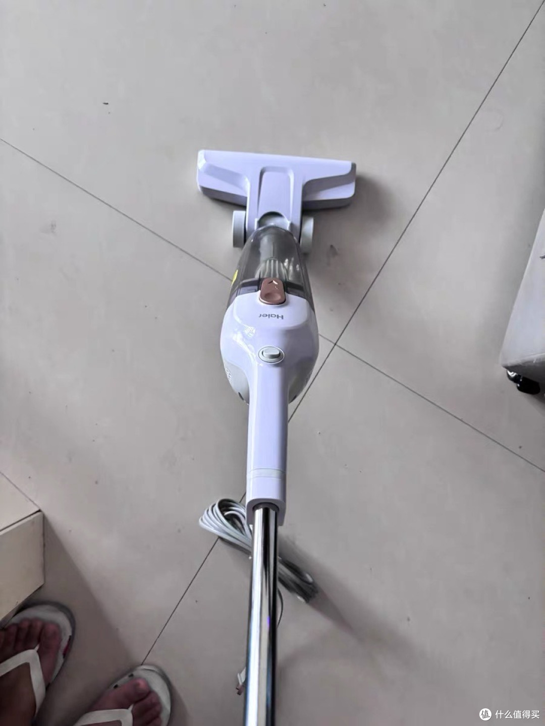 海尔吸尘器绿光显尘功能实用