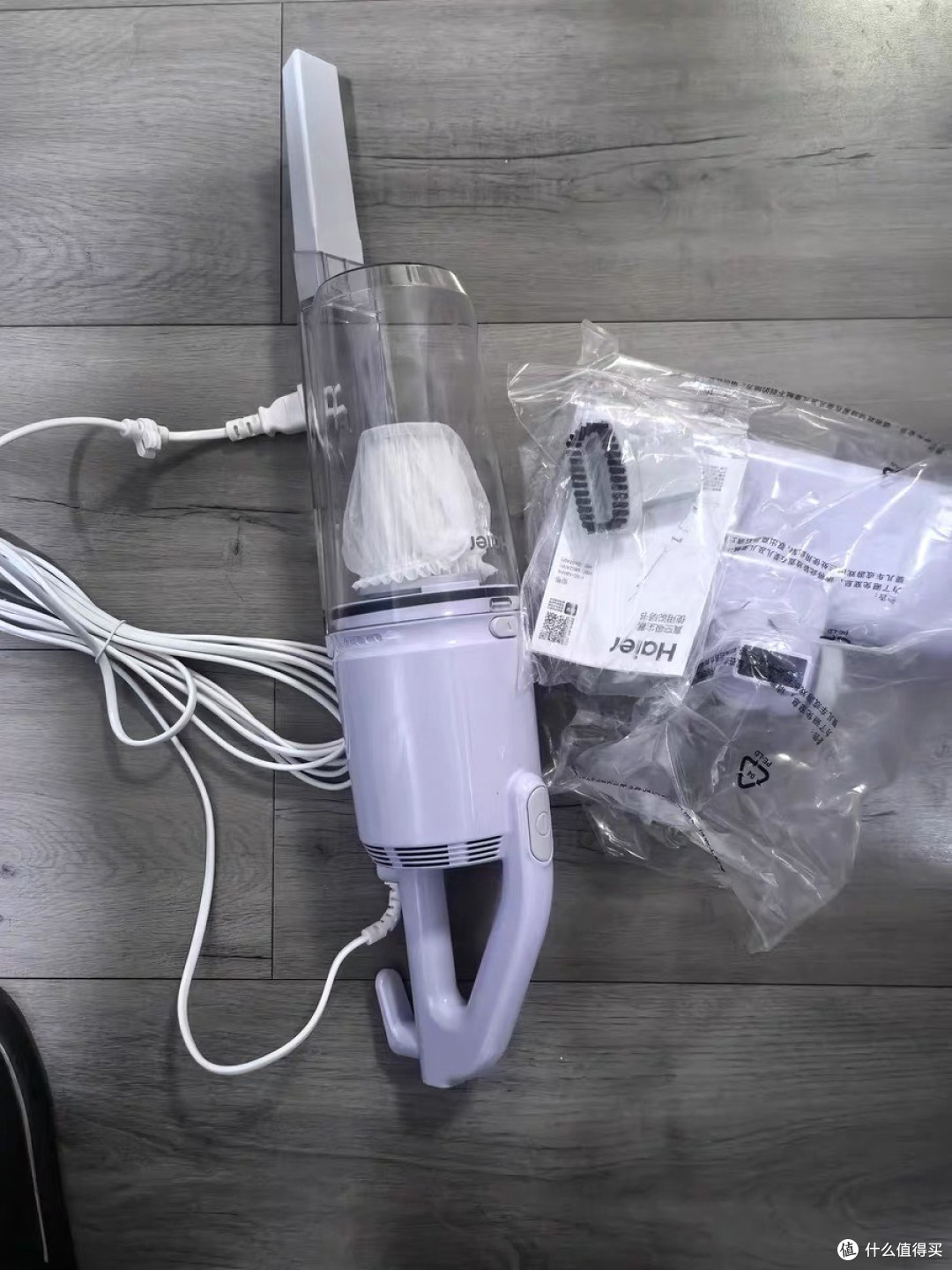 海尔吸尘器绿光显尘功能实用