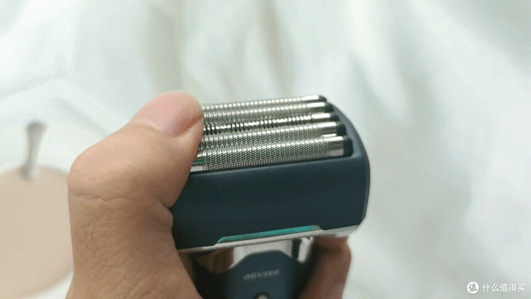 五刀头硬核出击,剃净胡茬零死角!未野MRX剃须刀测评