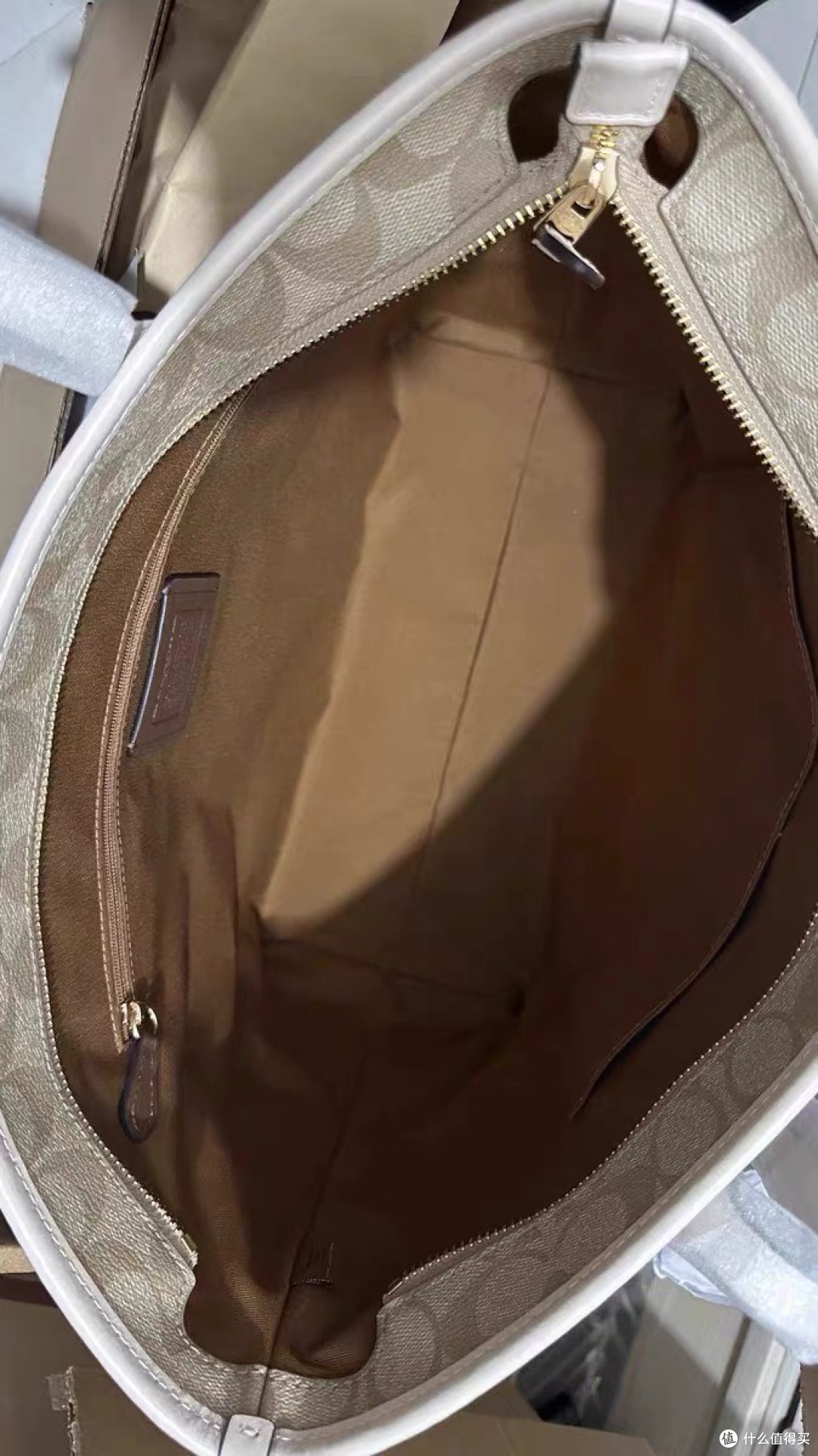 闲鱼捡漏！奶茶白Coach托特包开箱惊艳时刻